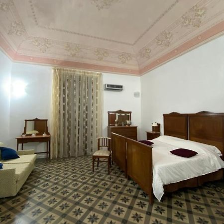 Crispi Accomodation B&B Катания Экстерьер фото