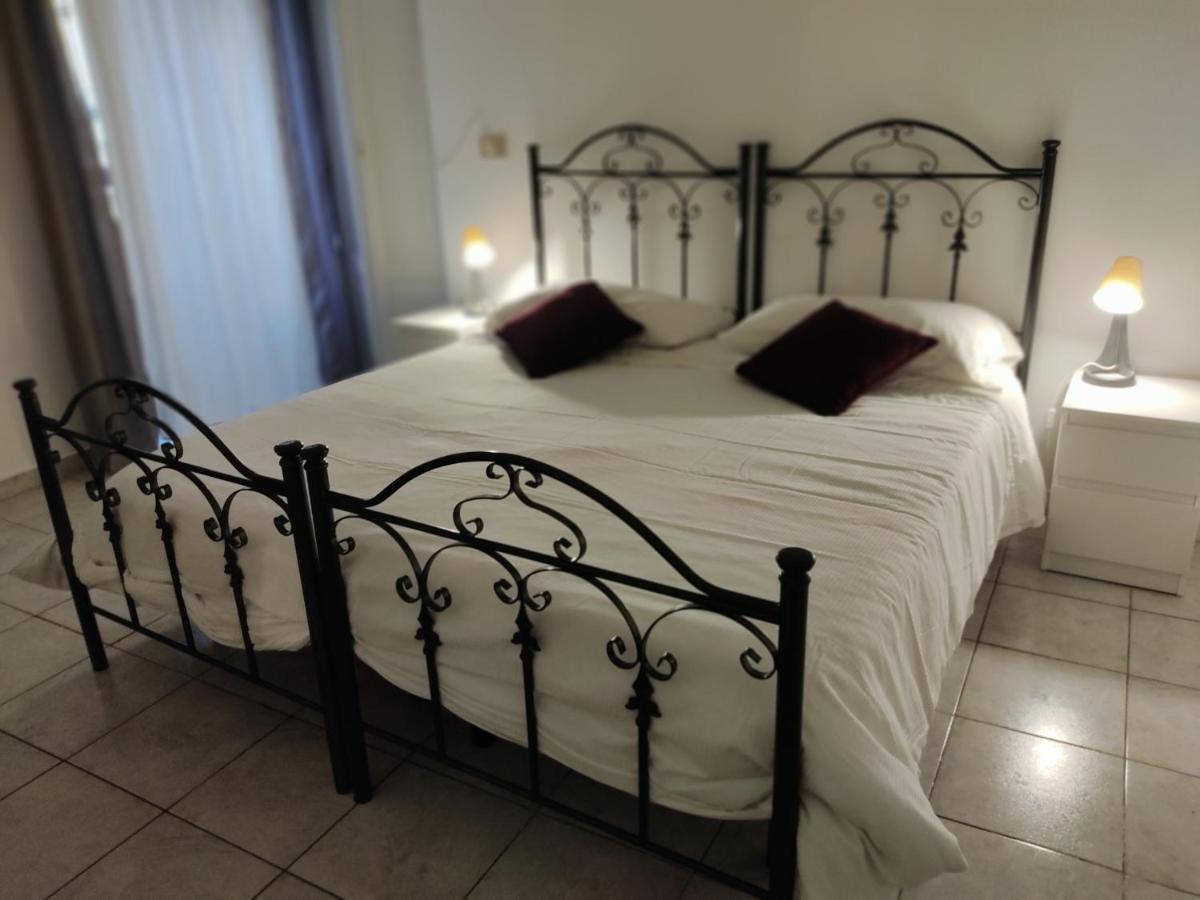 Crispi Accomodation B&B Катания Экстерьер фото